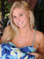 Amateur babe Blair Winters strips off her summer dress and spreads wide