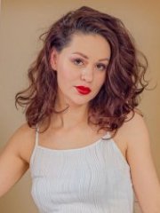 Brunette MILF Marie Berger toying both holes in the bedroom