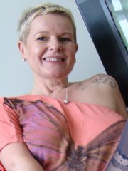 Mature hottie Deide Jones rips open her pantyhose and spreads wide