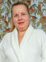 Curvy blonde mom Jenny Bibiane fingers her shaved pussy in the jacuzzi